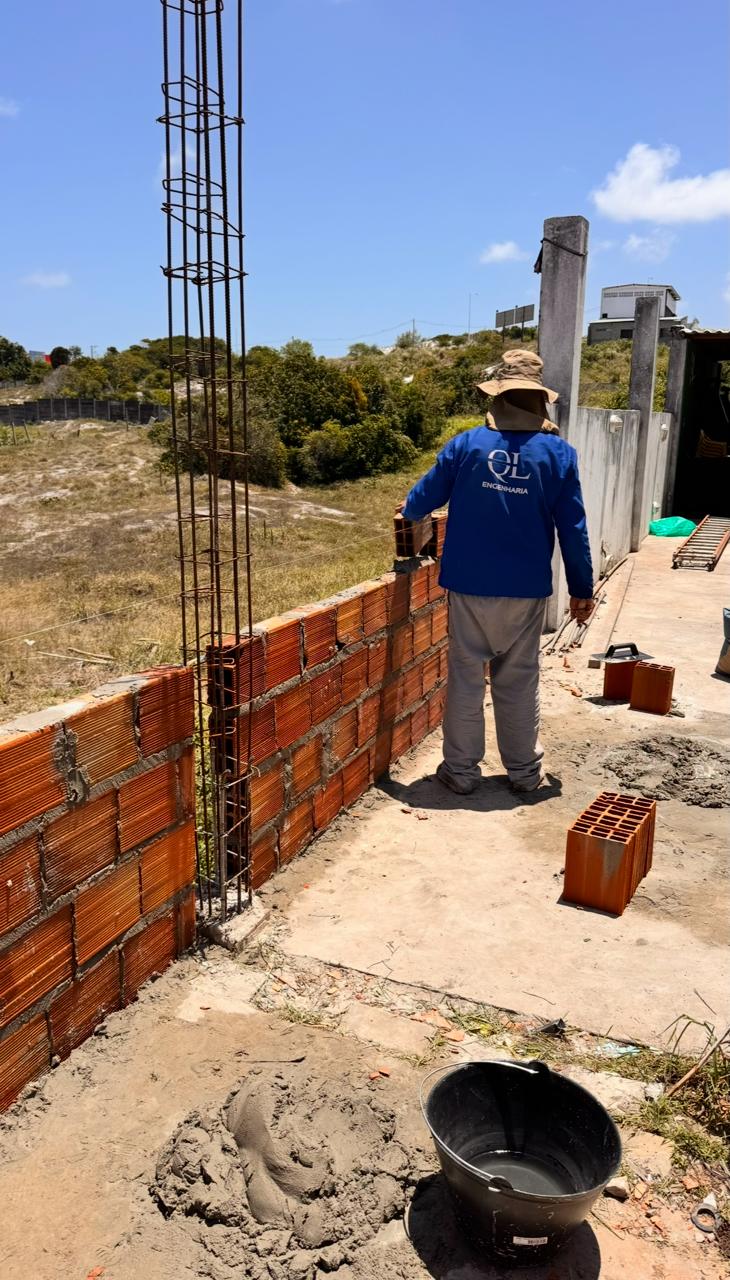 Muro reconstruído — atendimento express