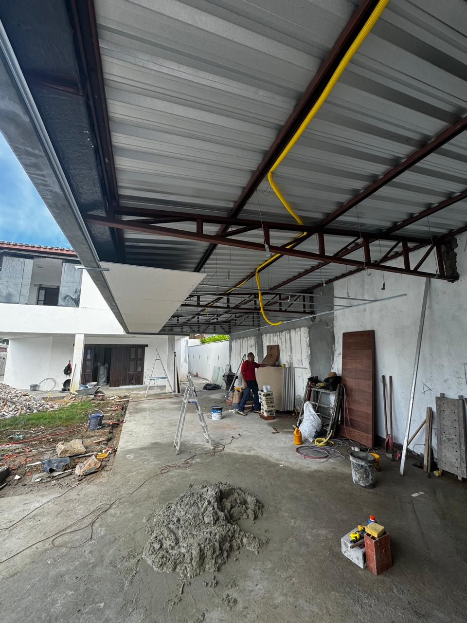 Caminhão betoneira Supermix — concretagem