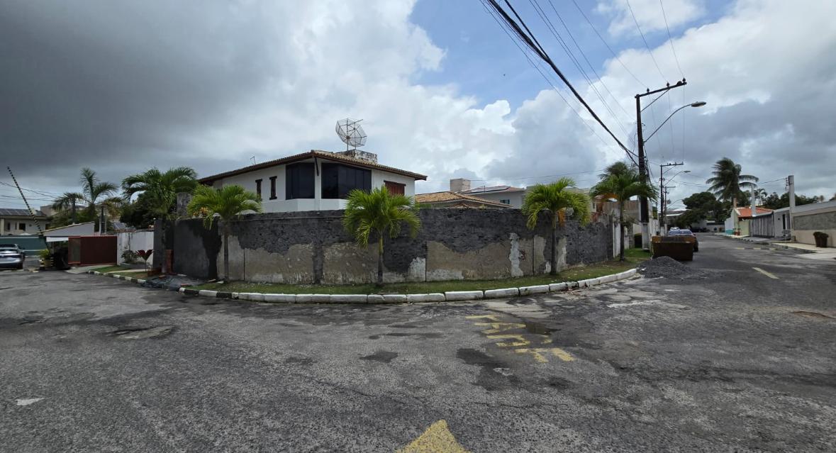 Muro antes — deteriorado