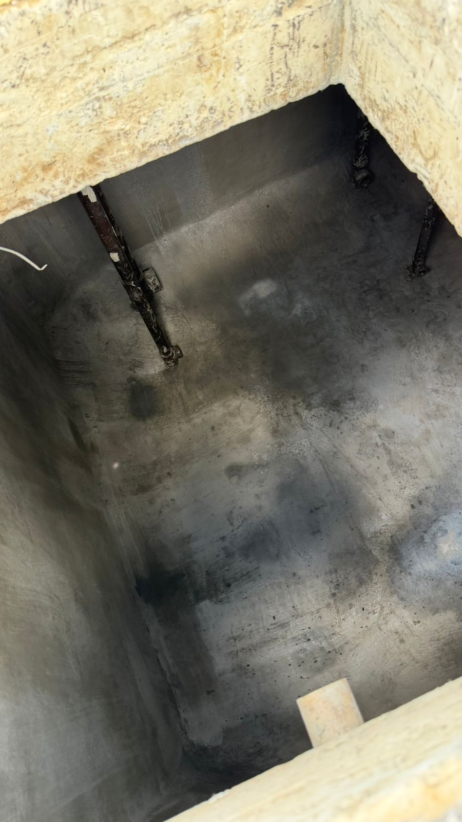 Interior de reservatório impermeabilizado