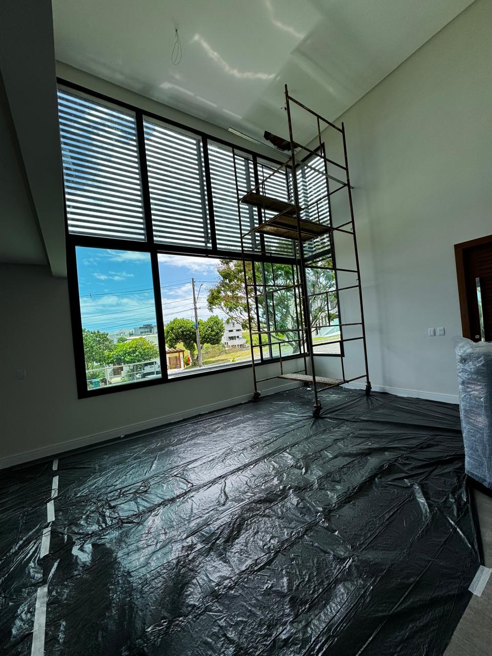 Trabalho em andaime — acabamento interno