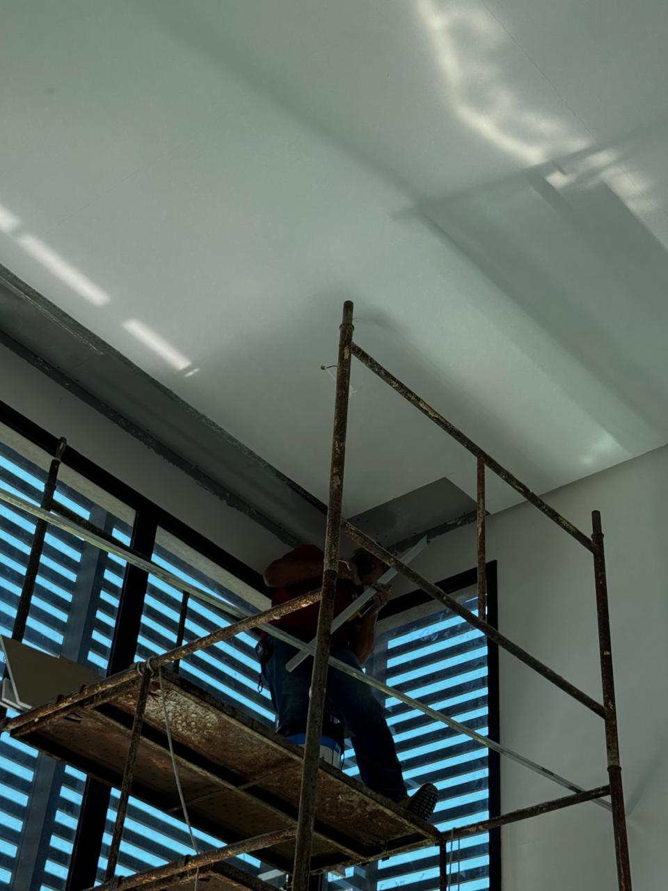 Reforma de ambiente com pé-direito elevado